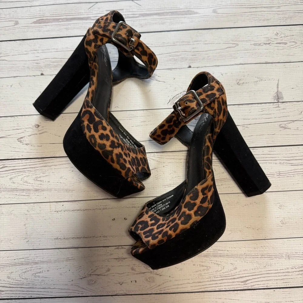 3 for $10 Leopard Print Platform Heels - Picture 1 of 7